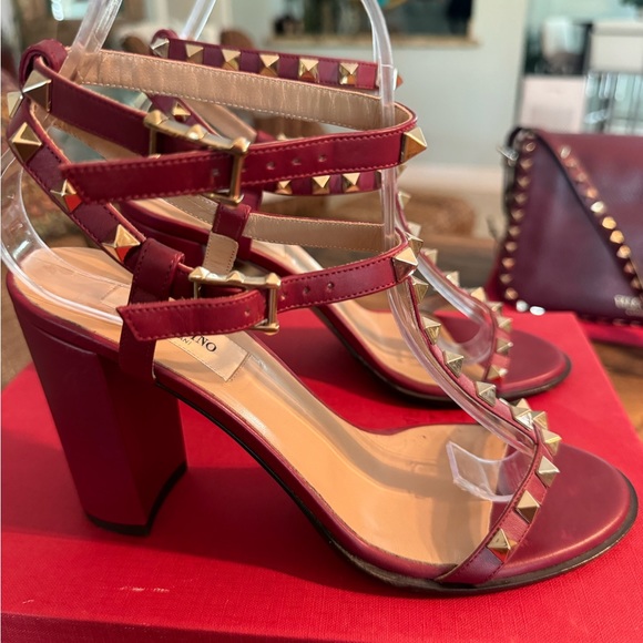 VALENTINO Rockstud T Strap City Sandal - Picture 4 of 7